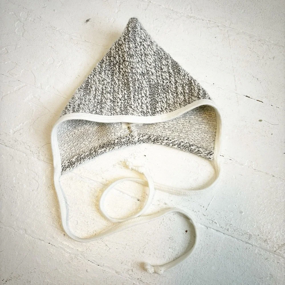 Briar Bebe Bonnets Speckled Ivory Gray Size 0-3 Months EUC